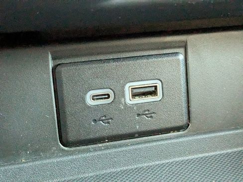 Used 2024 GMC Yukon XL SLT image 25