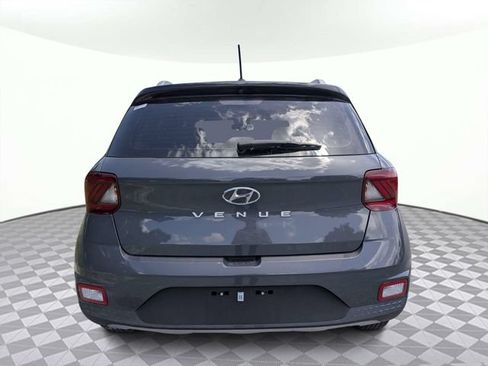 Used 2023 Hyundai Venue Limited w/ Cargo Package FWD image 4
