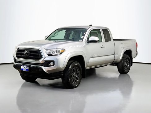 Used 2022 Toyota Tacoma SR5 AWD/4WD image 3