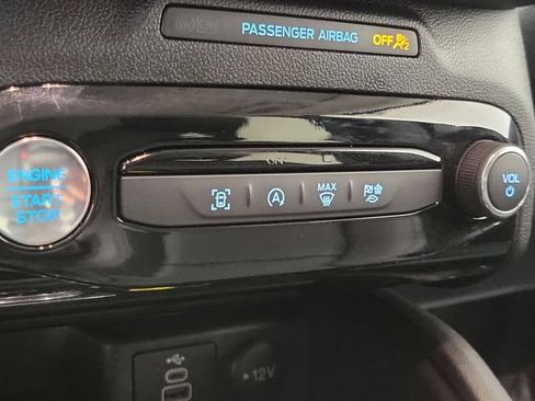 Certified 2025 Ford Escape Platinum AWD/4WD image 28