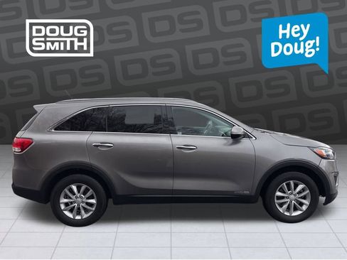 Used 2016 Kia Sorento LX image 6