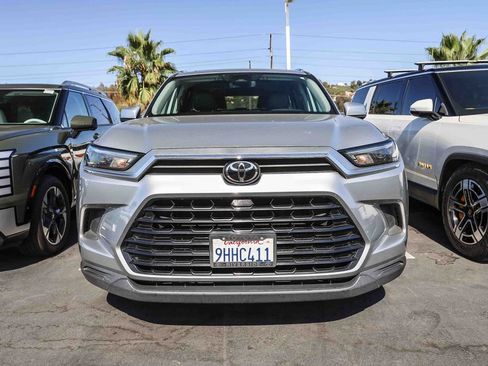 Used 2024 Toyota Grand Highlander AWD image 2