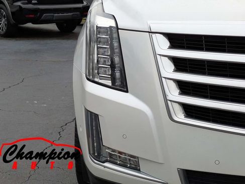 Used 2017 Cadillac Escalade Premium Luxury RWD image 11