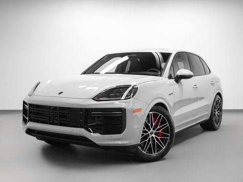 New 2026 Porsche Cayenne Turbo AWD/4WD image 1