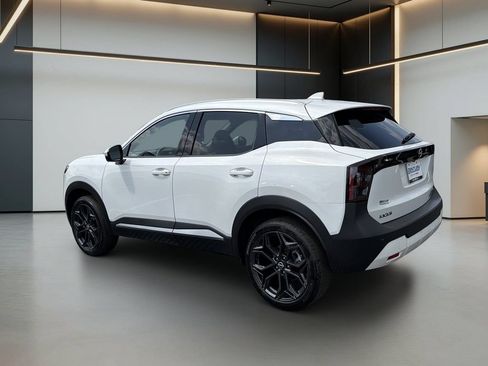 Used 2025 Nissan Kicks SR FWD image 3