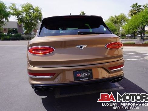 Used 2021 Bentley Bentayga image 46