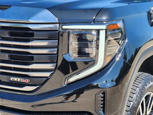 Used 2024 GMC Sierra 1500 AT4 w/ Technology Package AWD/4WD image 9