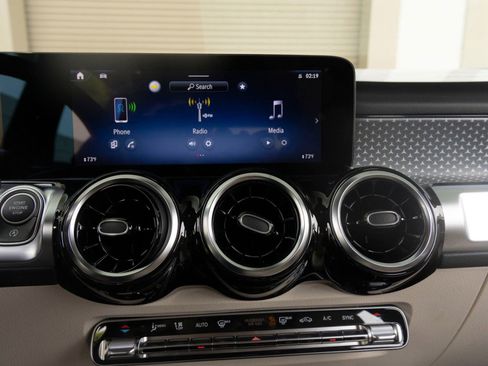 Used 2026 Mercedes-Benz GLB 250 image 17