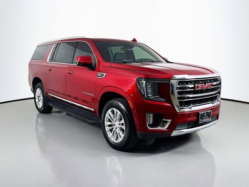 Used 2023 GMC Yukon XL SLT w/ SLT Premium Package AWD/4WD image 3