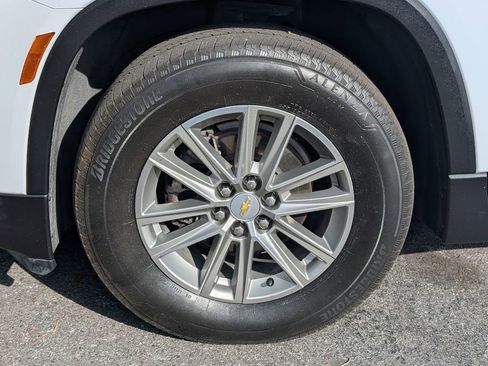 Used 2023 Chevrolet Traverse LT w/ LPO, Cargo Package FWD image 11