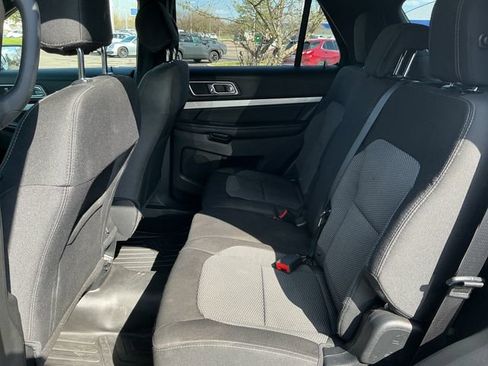 Used 2017 Ford Explorer XLT w/ Equipment Group 201A FWD image 24