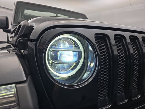 Used 2022 Jeep Wrangler Unlimited Sahara image 10