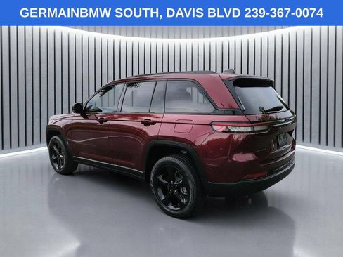 Used 2023 Jeep Grand Cherokee Limited w/ Black Appearance Package AWD/4WD image 7