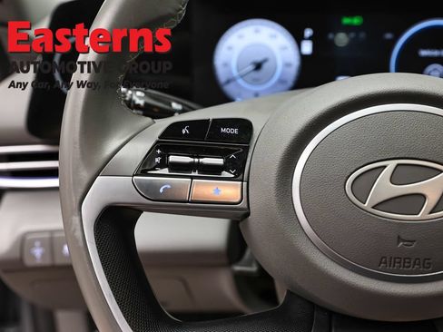 Used 2025 Hyundai Elantra SEL FWD image 14