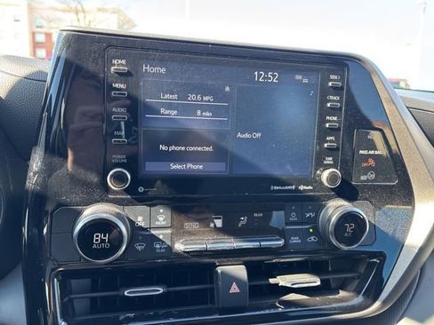 Used 2022 Toyota Highlander LE image 10