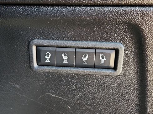 Used 2024 Jeep Wagoneer L Series II RWD image 7