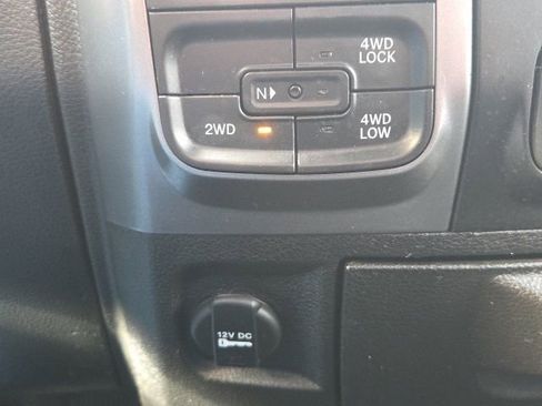 Used 2021 RAM 1500 Classic SLT image 29