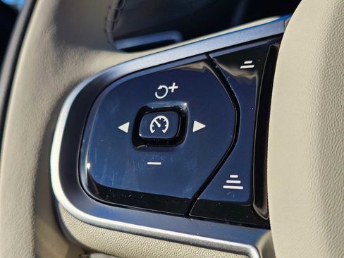 New 2025 Volvo XC90 B6 Ultra image 33