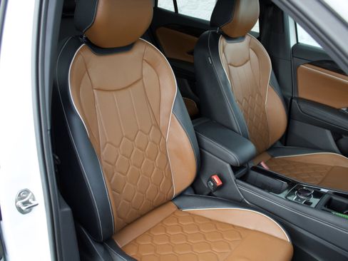 Used 2025 Volkswagen Tiguan SEL R-Line image 36