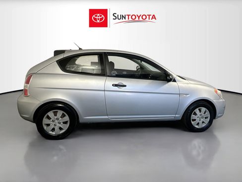 Used 2010 Hyundai Accent Hatchback image 2