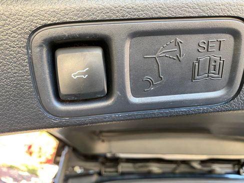 Used 2024 Ford Expedition Limited image 7