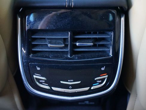 Used 2013 Cadillac XTS Premium image 39