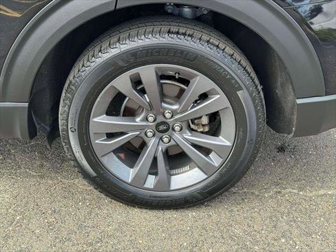 Used 2023 Ford Explorer XLT w/ Equipment Group 202A AWD/4WD image 11