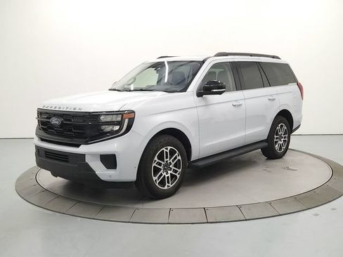 Used 2025 Ford Expedition Active AWD/4WD image 4