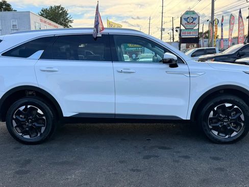 Used 2024 Kia Sorento S AWD/4WD image 11