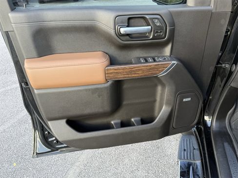 Used 2021 Chevrolet Silverado 1500 High Country w/ Technology Package image 18