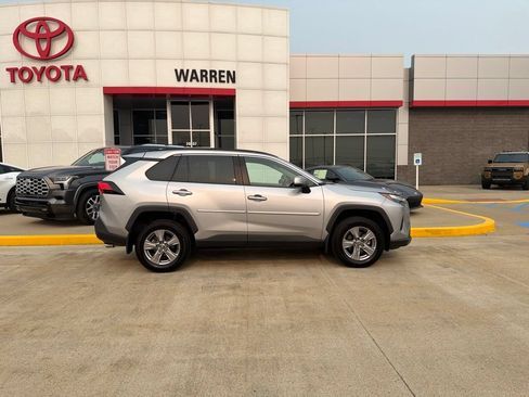 Used 2024 Toyota RAV4 XLE w/ Convenience Package FWD image 10