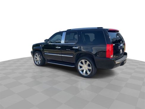 Used 2011 Cadillac Escalade 4D Sport Utility w/ Touring Package image 6