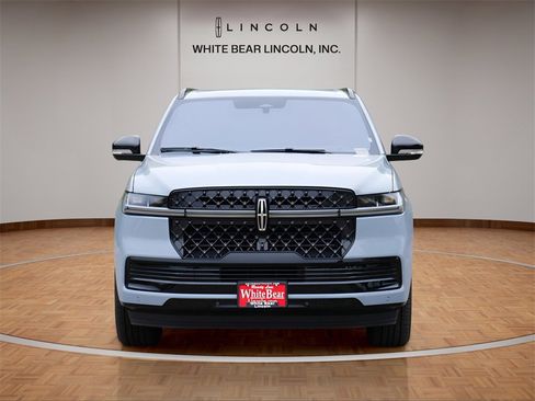 Used 2025 Lincoln Navigator Reserve w/ Jet Appearance Package image 2