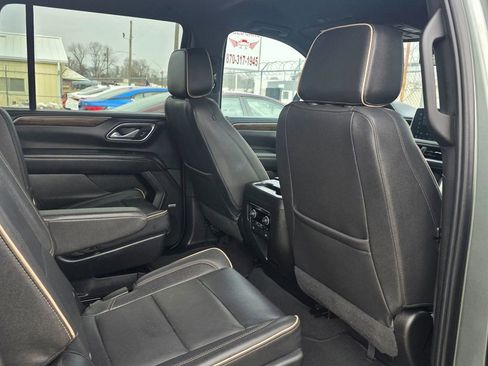 Used 2023 Chevrolet Suburban Premier RWD image 13