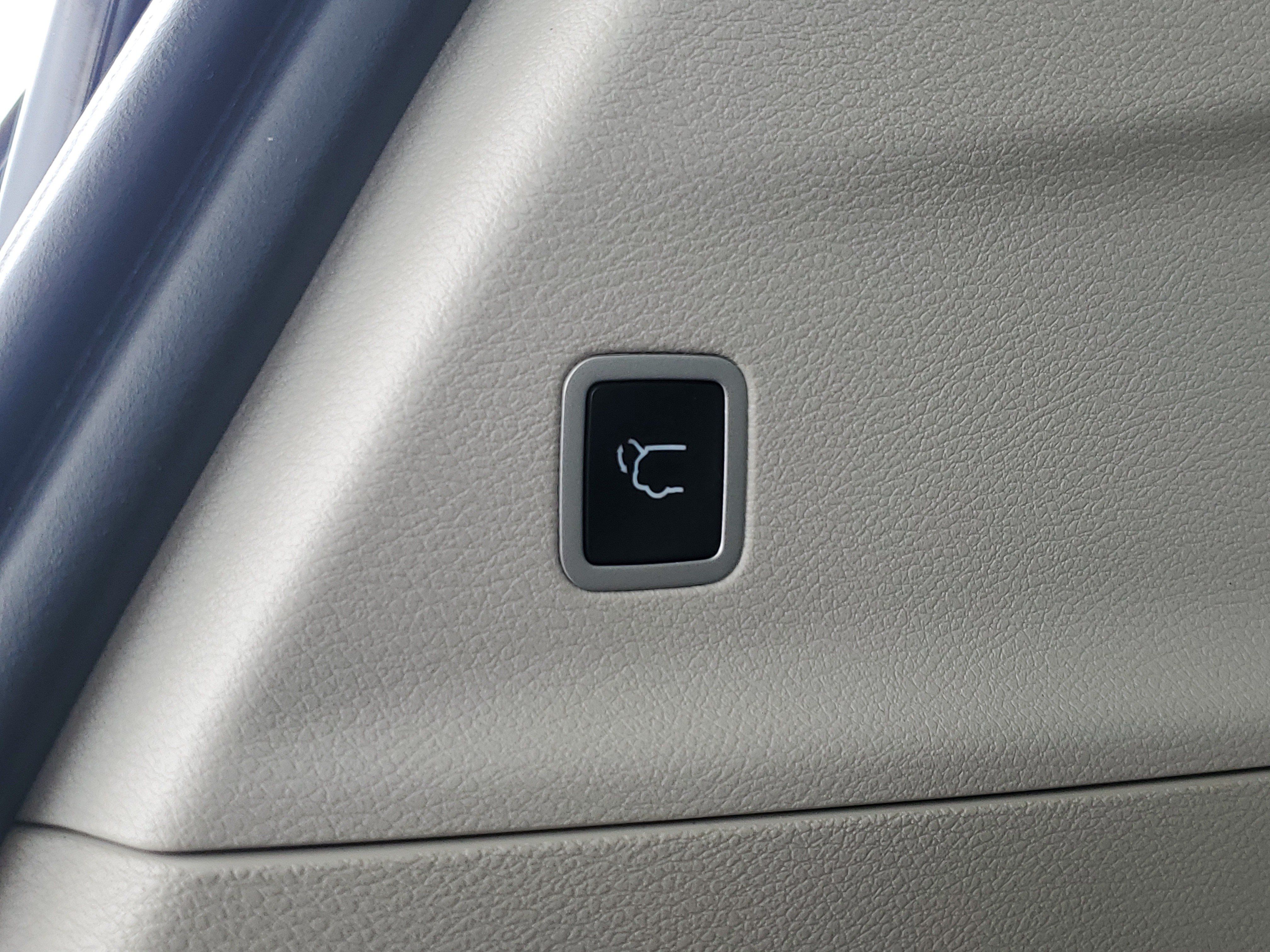 Used 2022 Chrysler Pacifica Touring-L FWD image 8