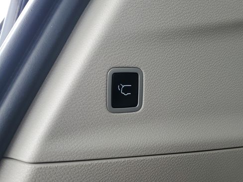 Used 2022 Chrysler Pacifica Touring-L FWD image 8