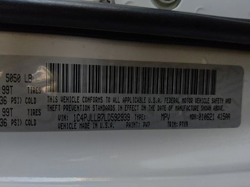 Used 2020 Jeep Cherokee Latitude Plus image 33