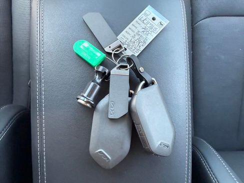 Used 2025 Kia Sorento S image 21