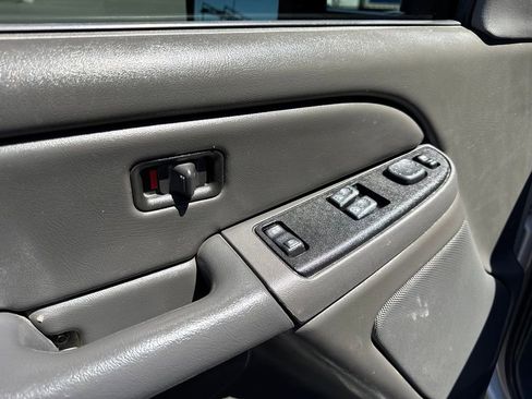 Used 2005 Chevrolet Silverado 2500 LS AWD/4WD image 13