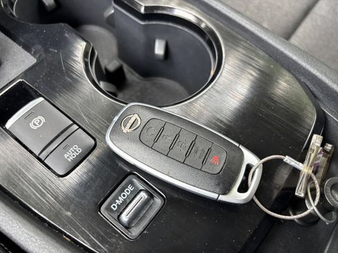 Used 2025 Nissan Rogue SV FWD image 27