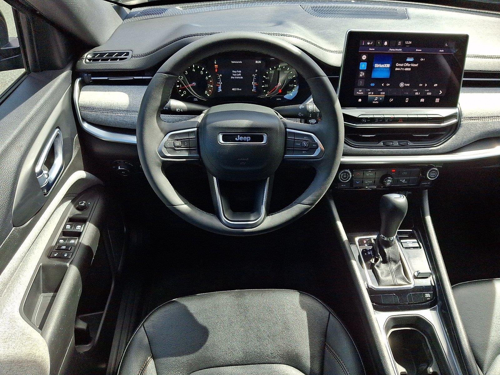 Used 2024 Jeep Compass Latitude AWD/4WD image 11
