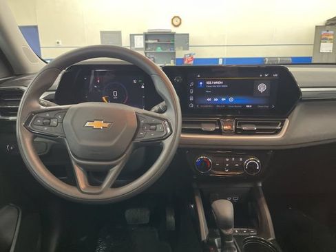 Used 2024 Chevrolet TrailBlazer LT AWD/4WD image 22