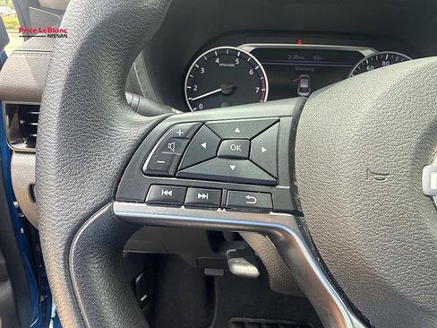 Used 2024 Nissan Sentra SV FWD image 22