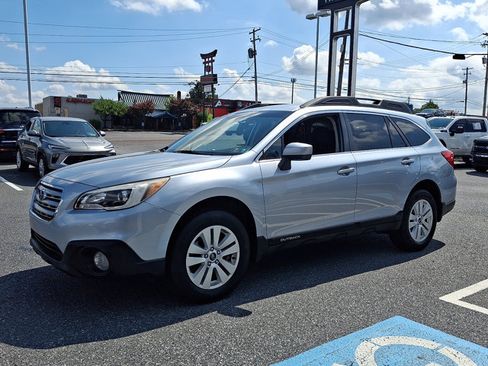 Used 2017 Subaru Outback 2.5i Premium AWD/4WD image 3
