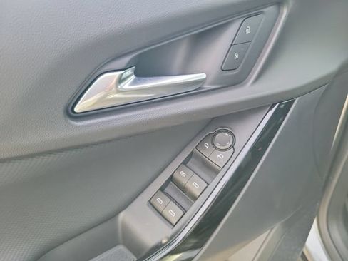 New 2026 Chevrolet Equinox LT w/ Safety and Technology Package FWD image 18