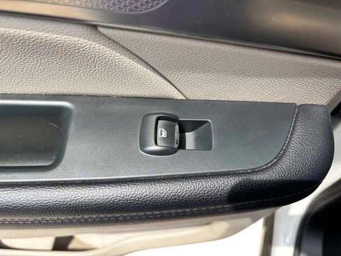 Used 2018 Ford Explorer XLT w/ Equipment Group 202A FWD image 22