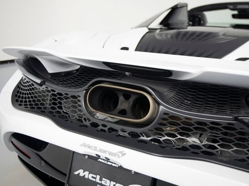 Used 2024 McLaren 750S Spider RWD image 50