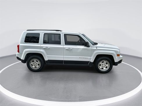 Used 2016 Jeep Patriot Sport w/ Power Value Group image 9