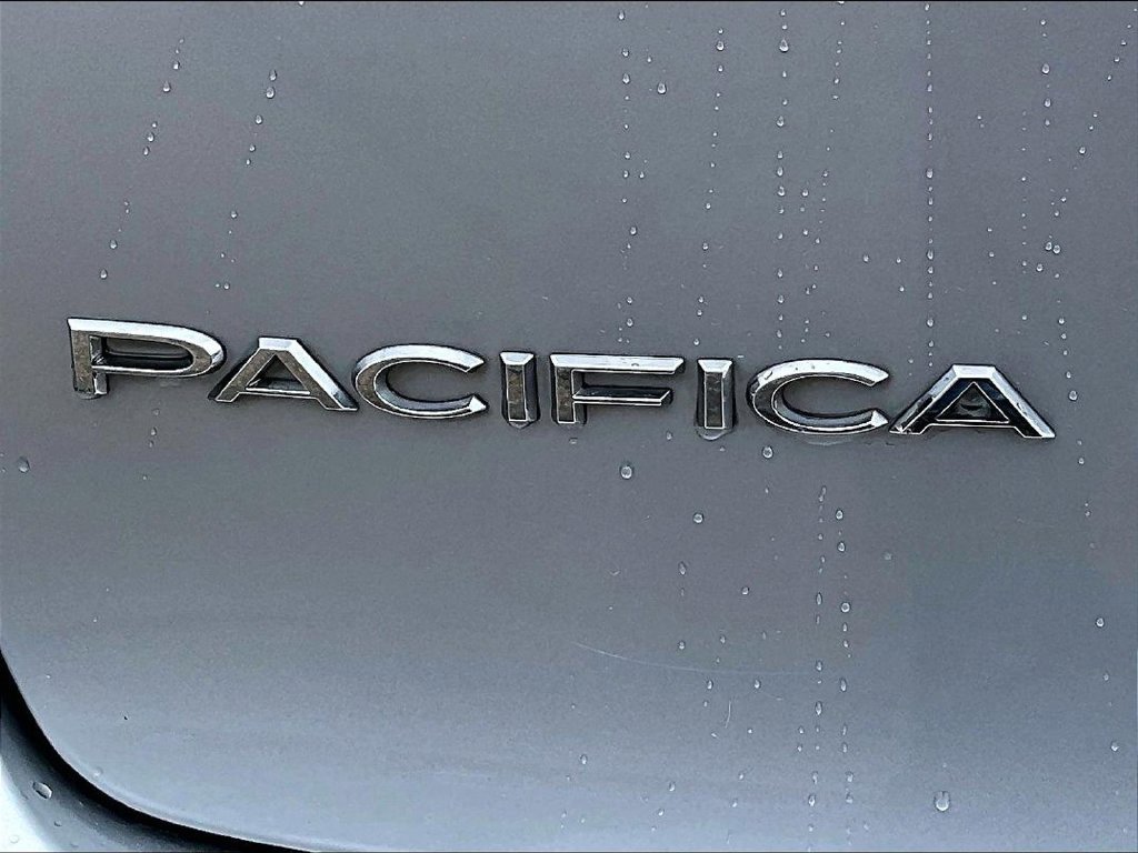 Used 2023 Chrysler Pacifica Touring-L FWD image 27