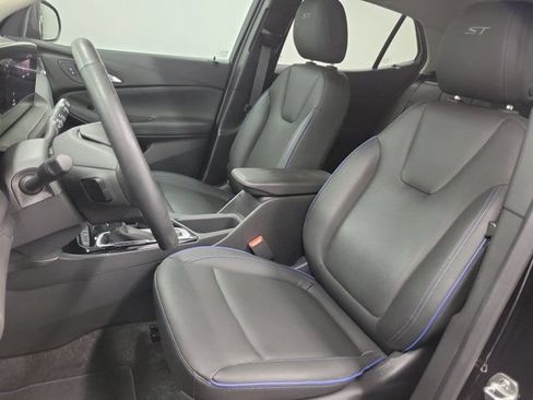 Used 2025 Buick Encore GX Sport Touring w/ Advanced Technology Package FWD image 22